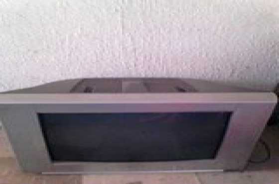 57quot Maxdorf box tv with remote.makes a funny sound but screan still showing nicely