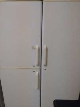 590l Side by Side Fridge Master Excellent Condition R 3,500