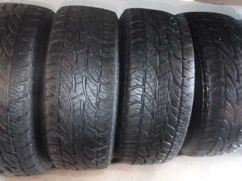 5xBridgestone Dueler AT tyres 2656517,80to90 percent tread