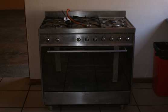 6 Plate Smeg Stove  Gasbottel