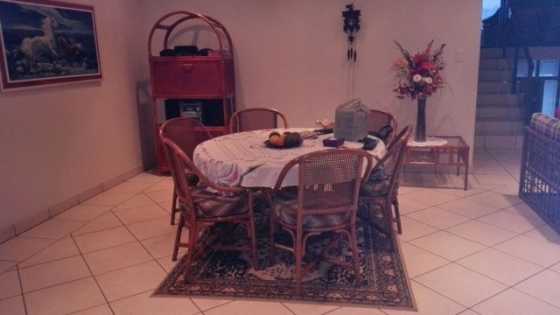 6 Seater diningroom set for sale