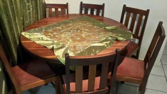 6 Seater Dinning room table