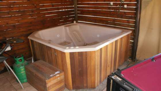 6 Seater jacuzzi,