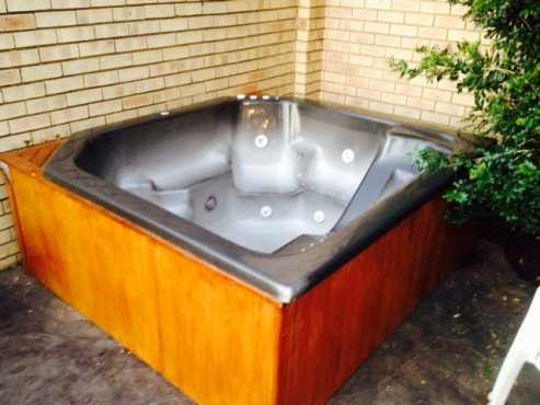 6 seater jacuzzi