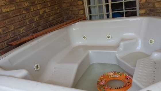 6 seater jacuzzi