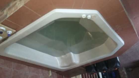 6 Seater Jacuzzi all included