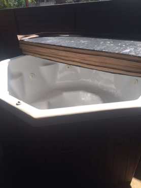 6 Seater Jacuzzi - Perfect condition