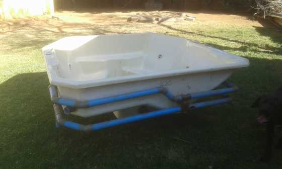 6 seater Jacuzzi with pump for sale.