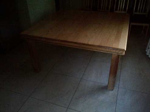 6 to 8 seater diningroom table