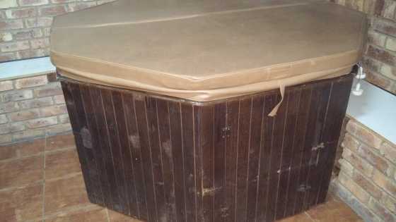 7 seater jacuzzi with cover excellent condition