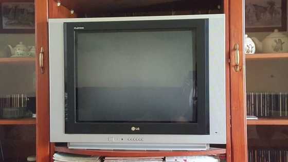 74cm LG Flatron kleur tv