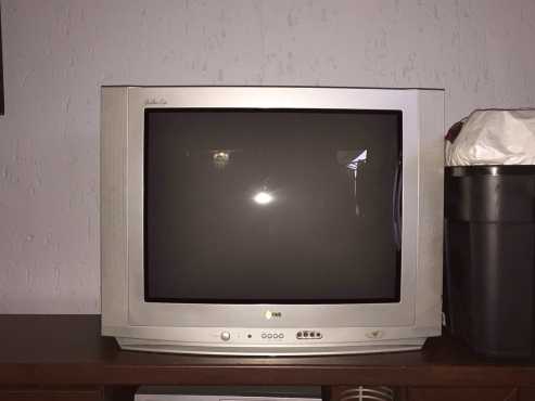 74cm Lg Golden Eye Colour tv with remote in great condition