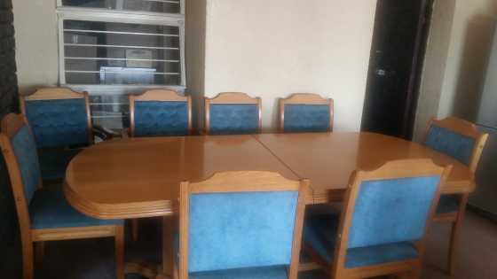 8 Seater Dining Room Table with Side Table