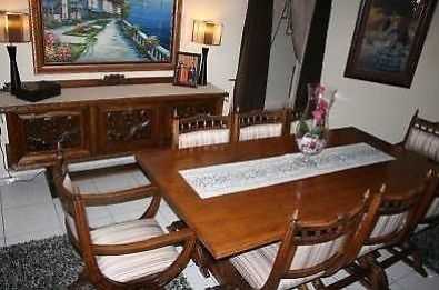 8 seater diningroom suite, solid wood