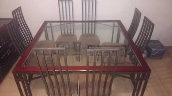 8 seater glasstop diningroom table anf buffet