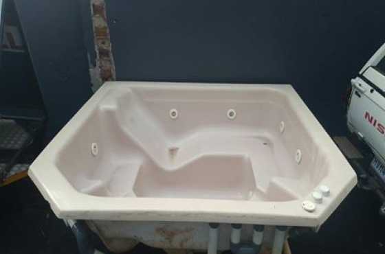 8 Seater Jacuzzi met blower system pump en pype en fittings