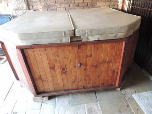 8 Seater portable Jacuzzi plus cover