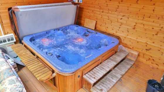 8 to 9 seater Jacuzzi hot Tub For Sale 6 Months Waranty