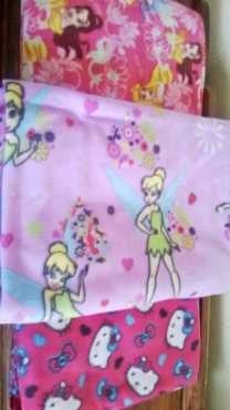 80 FLEECE BLANKETS FOR SALE (In Brakpan)