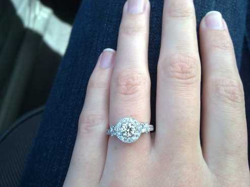 9 Carat White Gold Engagement ring for R25000 Negotiable