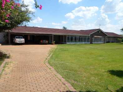 900m2 house on 6.2ha 3km from Curro, Spar.