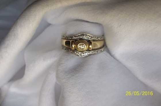 9ct Gold Diamond Ring with 0.01ct Diamond and silver matching  bands