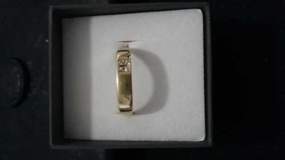 9CT Gold diamond wedding band