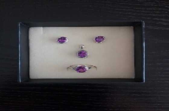 9ct White Gold Amethyst Jewelry Set