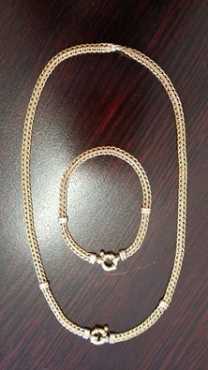 9ct Yellow Gold Ladies Neck Chain with matching arm bracelet.