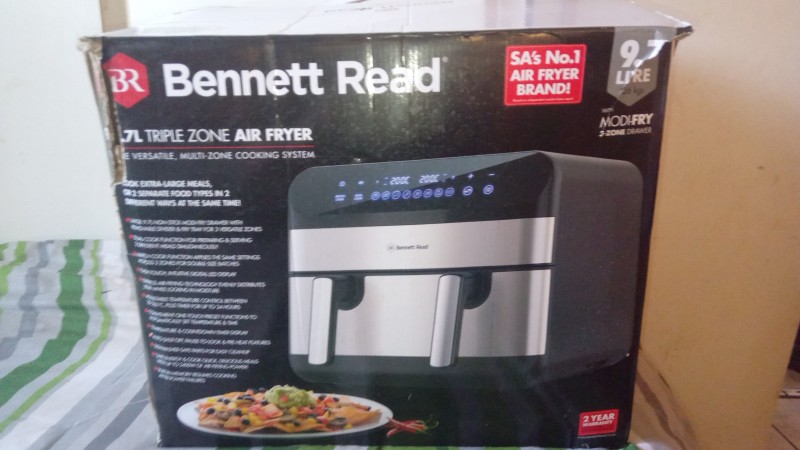 Selling my BENNETT READ 9.7L AIR FRYER