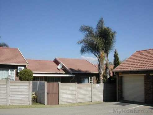 A 1.5 TOWN HOUSE FOR RENTAL IN CENTURION THE REEDS URGENTLY