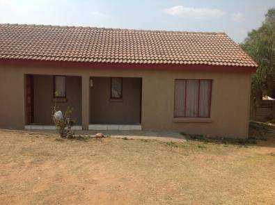 A big bachelor flat to let at Heuweloord, Centurion