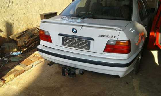 A bmw 323 e36