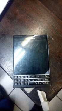 A clean blackberry passport for sell 3.5