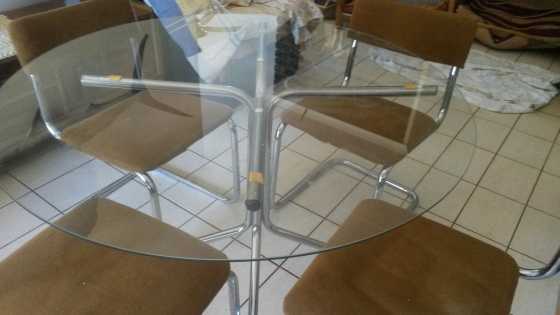 A GLASS AND CHROME DINING ROOM SET FOR SALE