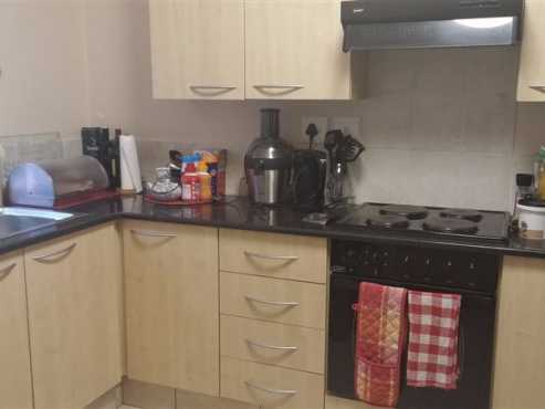 A modern 2 bed 2 bathroom GROUND UNIT for rent in Sandton