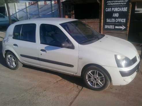 a Renault Clio 1.4i 2004