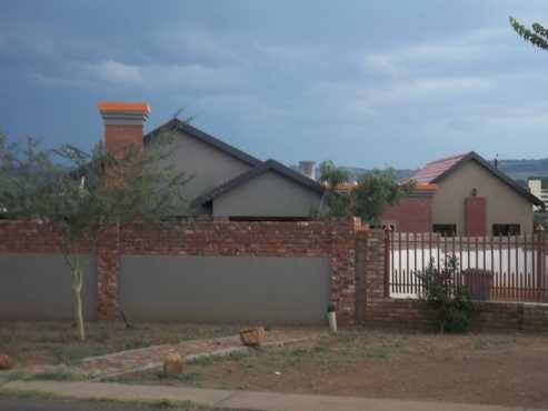 A speciuos Bachelor with its own bathroom and kitchen siutated in Philip nel park PTA west