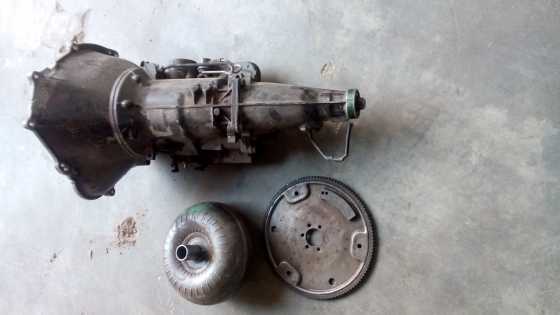 A v6 ford automatic gearbox with a torgue converter and flywheel for sale