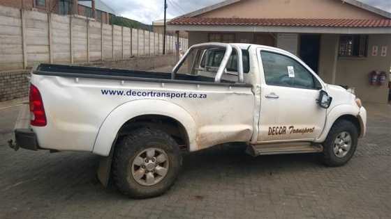 accident damaged code 2 2006 Toyota Hilux 3.0L D-4D Raider
