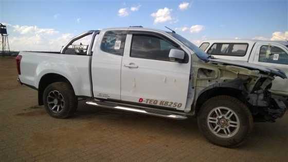 accident damaged isuzu for sale