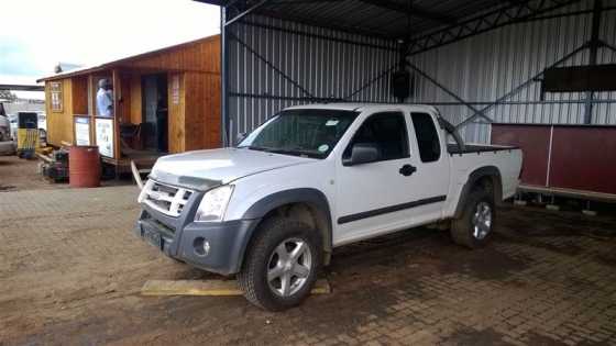 accident damaged isuzu for sale