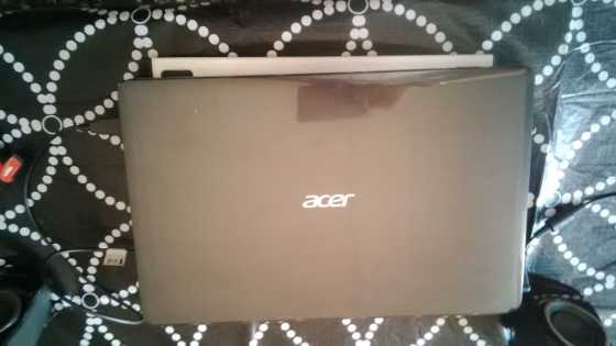 acer i3 laptop with bag and cooler