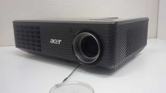 Acer projector for sale r1600