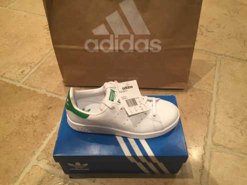 Adidas Stan Smith tennis shoes