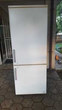 Aim 380L fridgefreezer combination