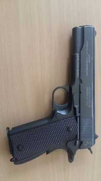 Air pistol with steel bullets