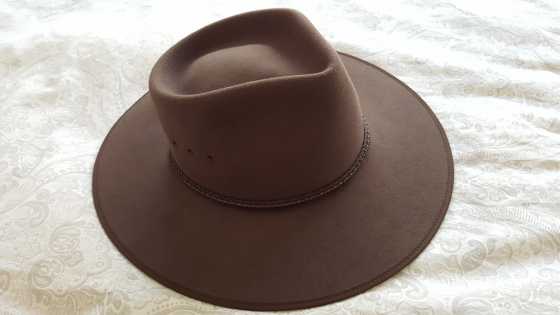 Akubra.