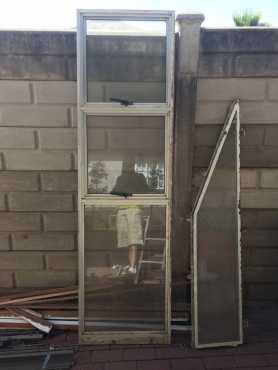 Aluminium sliding door with sidelight