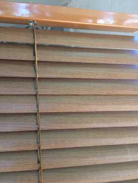 Aluminium Venetian Blinds - 25mm Wood print